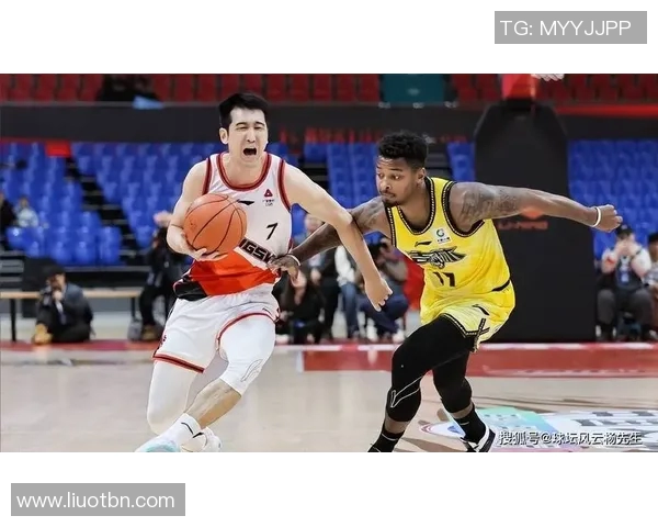 国青队在与布里斯班的较量中展现出顽强斗志与团队合作精神